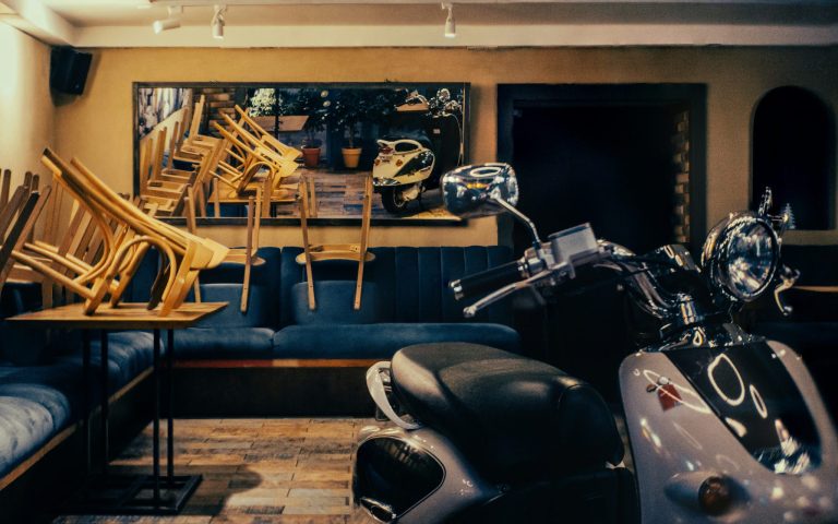 Robot Vacuums Navigating Complex Floor Plans